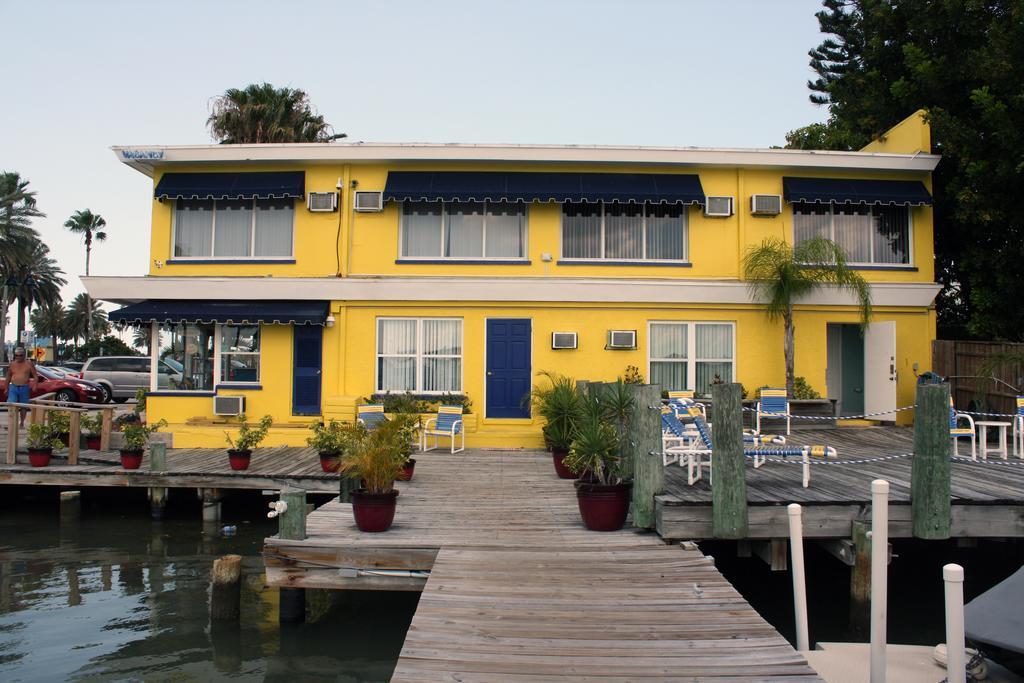 קלירווטר ביץ' Barefoot Bay Resort Motel מראה חיצוני תמונה
