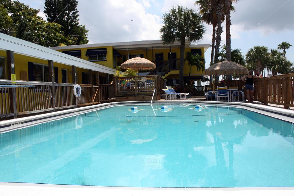 קלירווטר ביץ' Barefoot Bay Resort Motel מראה חיצוני תמונה