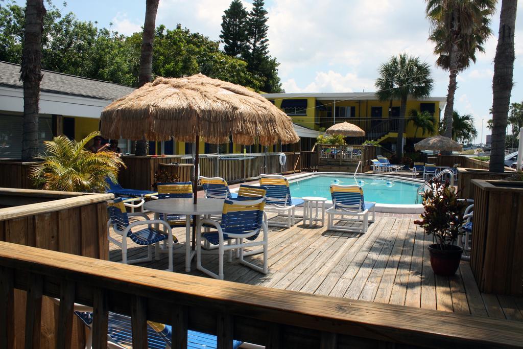 קלירווטר ביץ' Barefoot Bay Resort Motel מראה חיצוני תמונה
