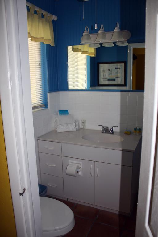 קלירווטר ביץ' Barefoot Bay Resort Motel מראה חיצוני תמונה
